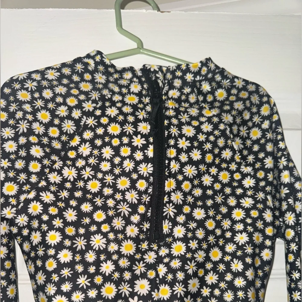 Art Class Girls Dozen of Daisies Long Sleeve Cutout One-Piece Swimsuit Size 8